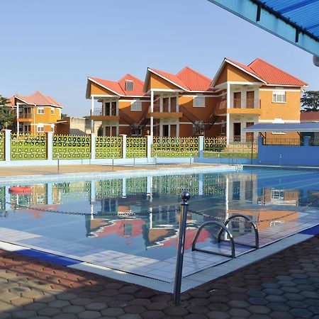 Country Inn Masindi エクステリア 写真
