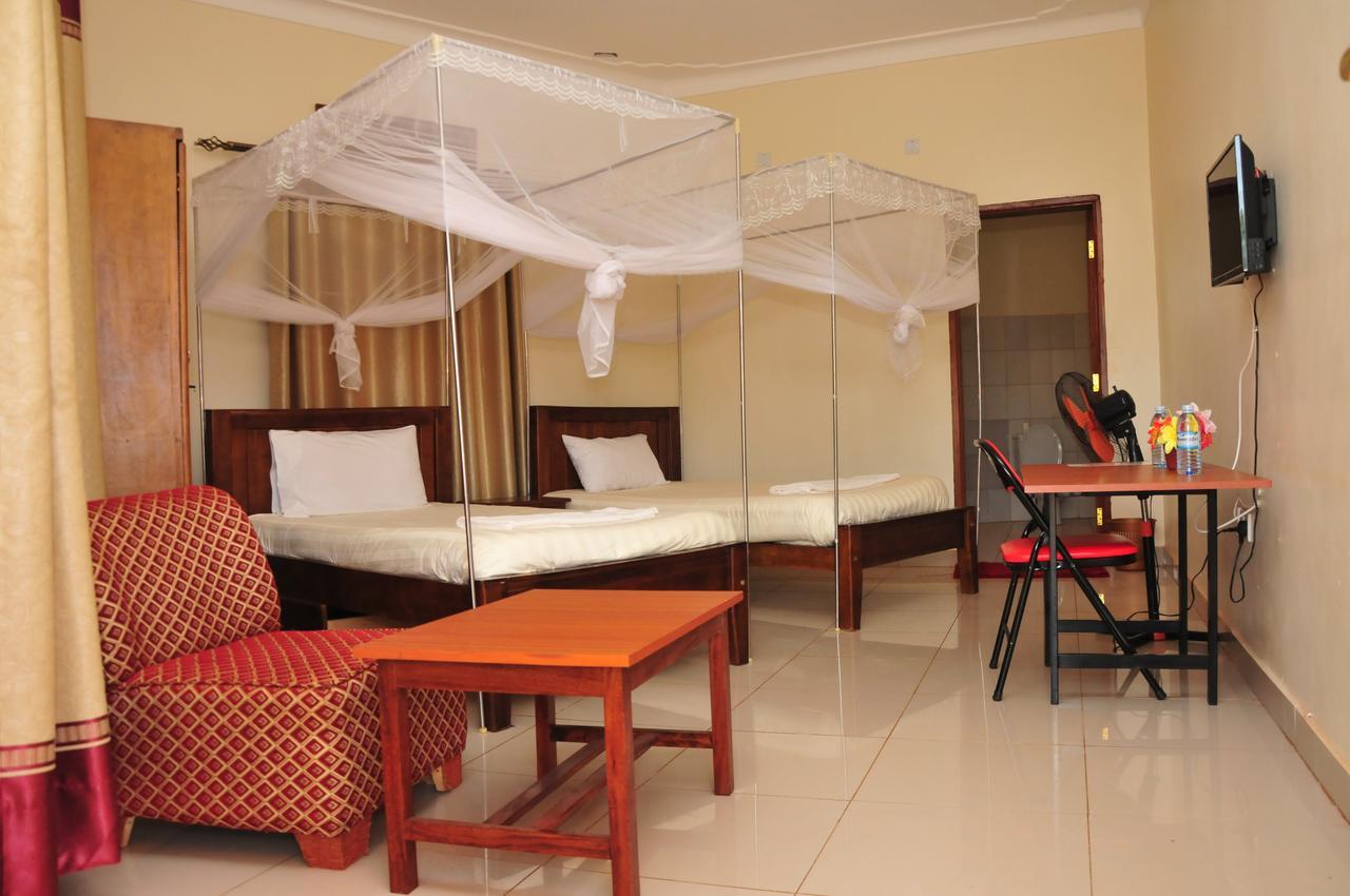 Country Inn Masindi エクステリア 写真