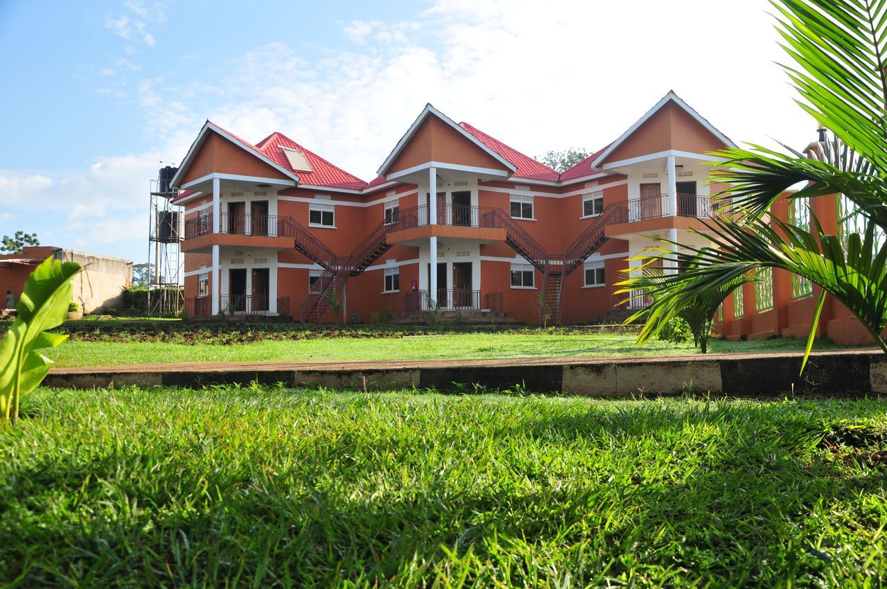 Country Inn Masindi エクステリア 写真