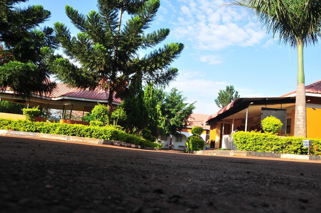 Country Inn Masindi エクステリア 写真