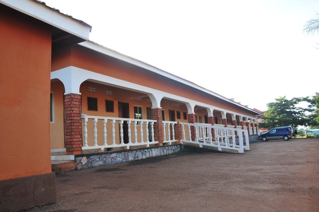 Country Inn Masindi エクステリア 写真