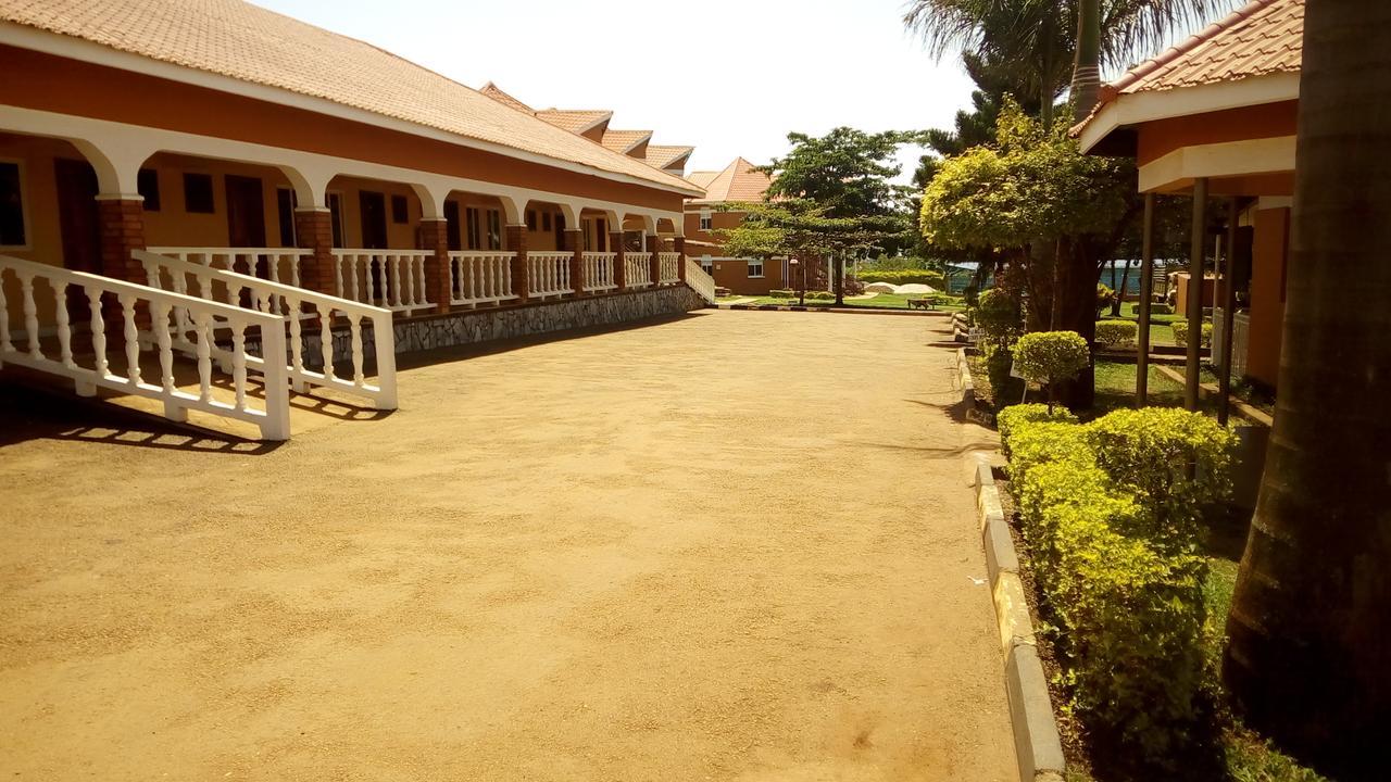 Country Inn Masindi エクステリア 写真