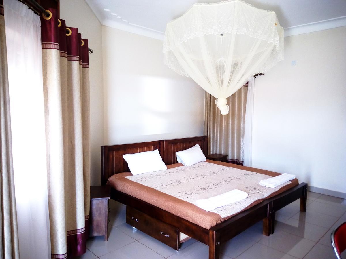 Country Inn Masindi エクステリア 写真