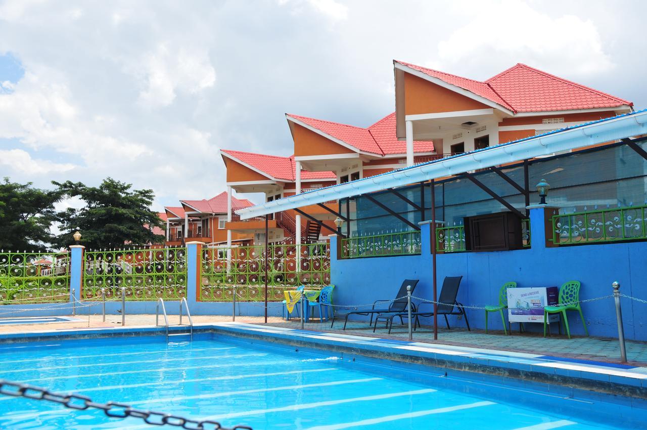 Country Inn Masindi エクステリア 写真