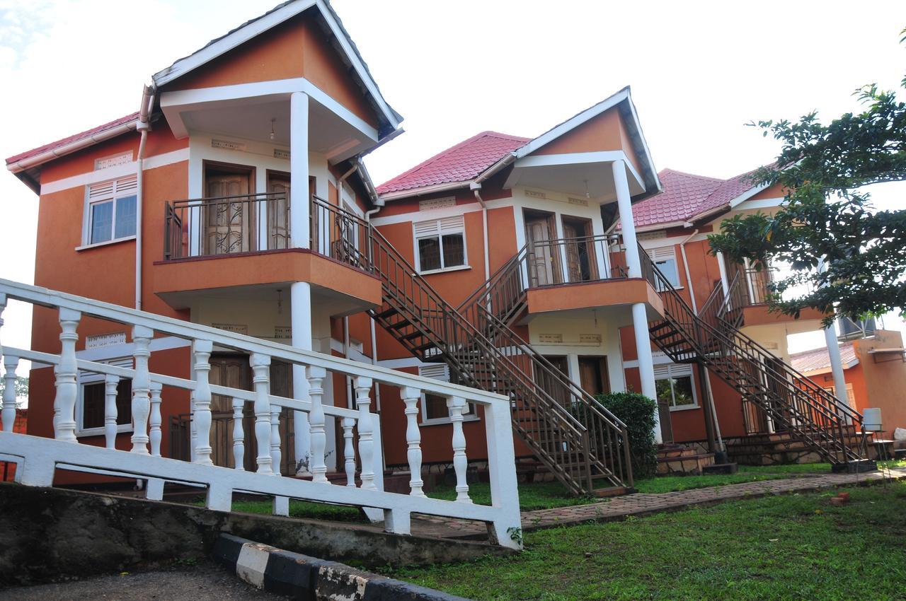 Country Inn Masindi エクステリア 写真