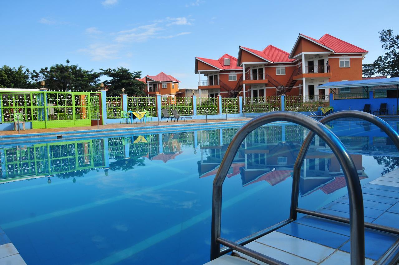 Country Inn Masindi エクステリア 写真