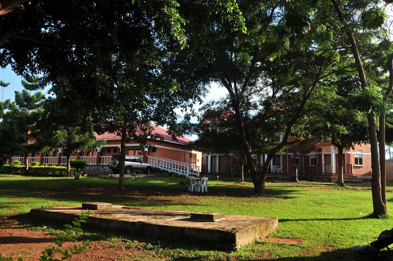 Country Inn Masindi エクステリア 写真