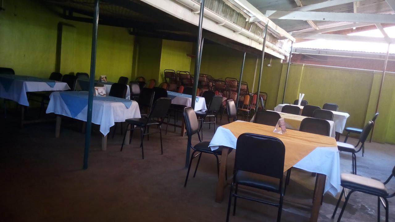 Country Inn Masindi エクステリア 写真